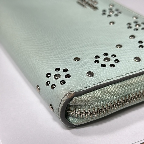 *RARE* COACH Border Stud Accordion Zip Wallet - Picture 7 of 16